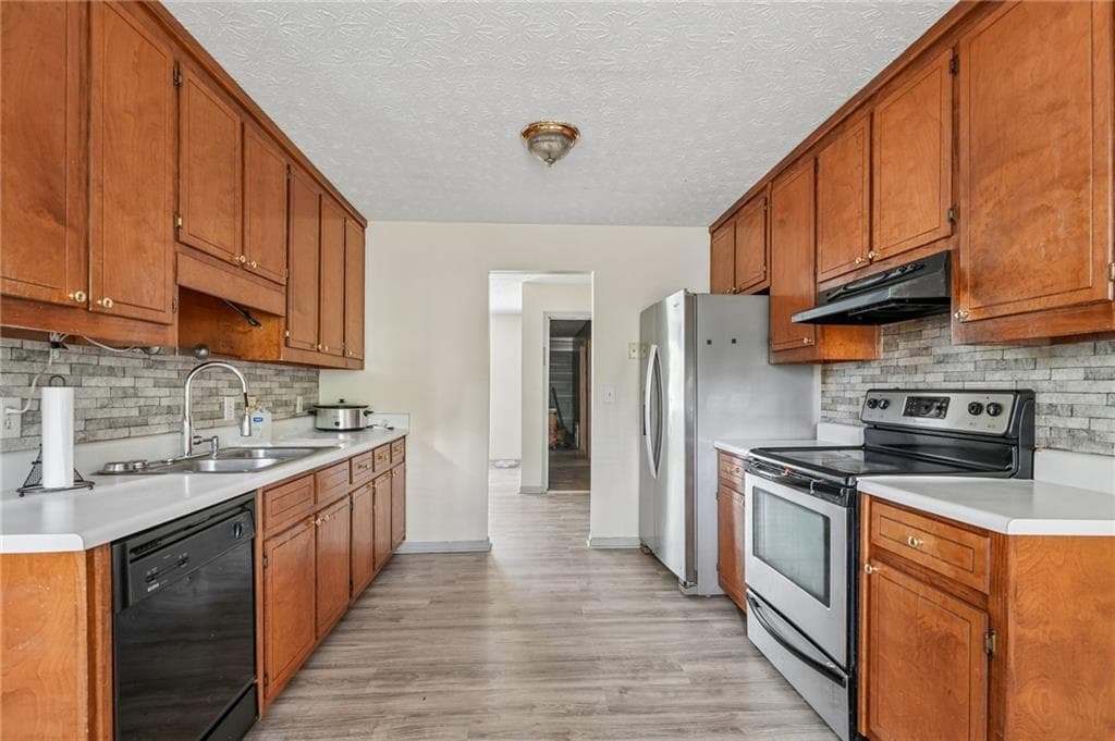 3 bedroom, 2 bathroom, 1,580 sq ft single family residence for sale at 7216 Ironwood Drive, Gainesville, GA 30507 — photo 9