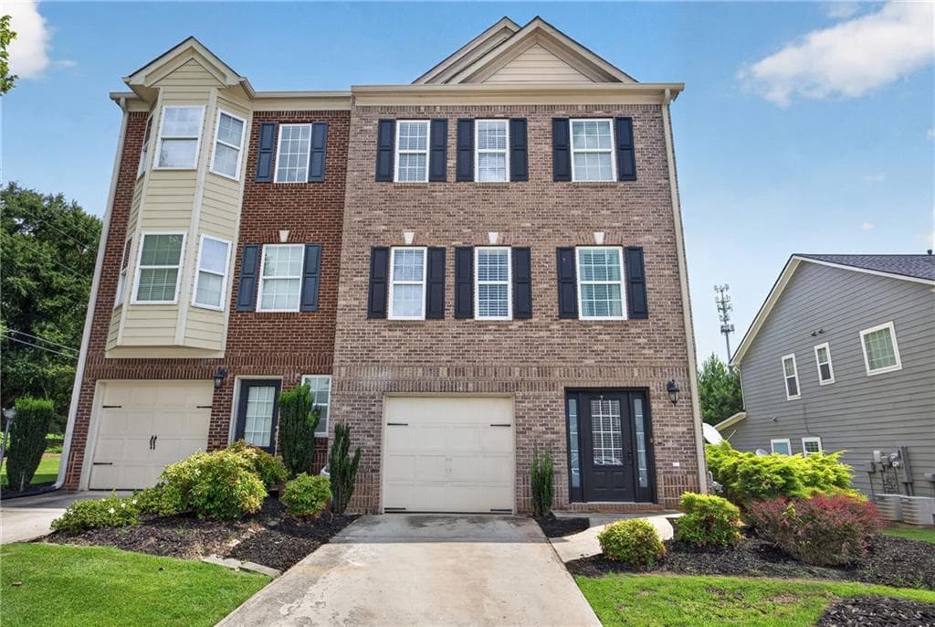 3 bedroom, 4 bathroom, 1,947 sq ft townhouse for sale at 2940 Frederica Court, Douglasville, GA 30135 — photo 1 of 35