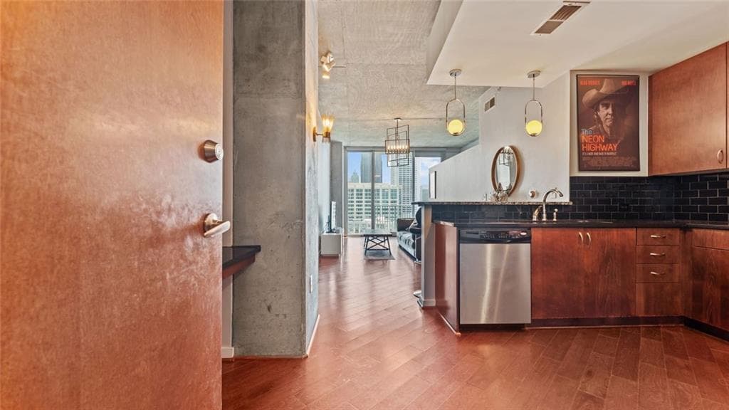 1 bedroom, 1 bathroom, 744 sq ft condominium for sale at 860 Peachtree Street 1606, Atlanta, GA 30308 — photo 8