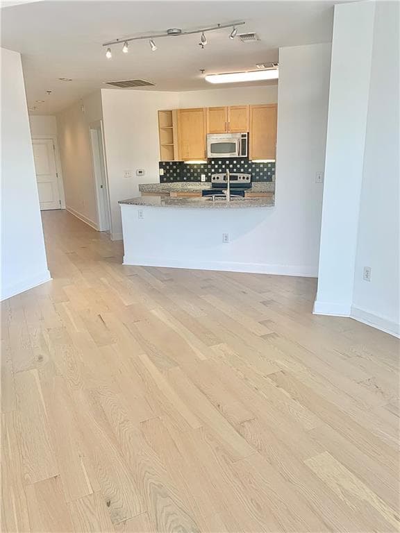 2 bedroom, 2 bathroom, 1,333 sq ft condominium for rent at 325 E Paces Ferry Road 502, Atlanta, GA 30305 for $2,799 a month — photo 7