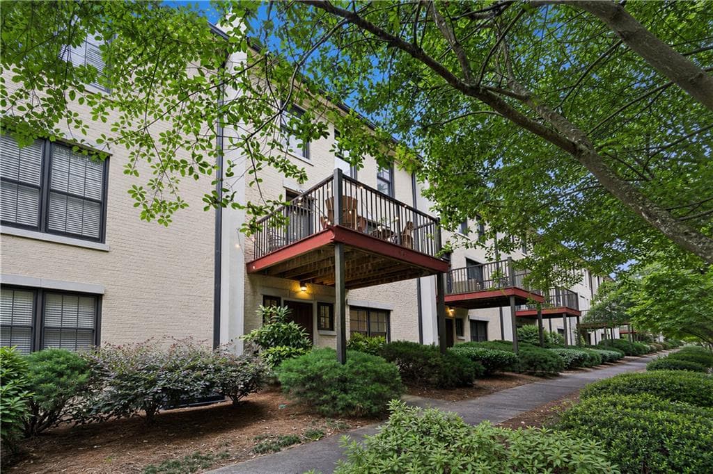 3 bedroom, 4 bathroom, 2,165 sq ft townhouse sold at 114 Knob Hills Circle, Decatur, GA 30030
