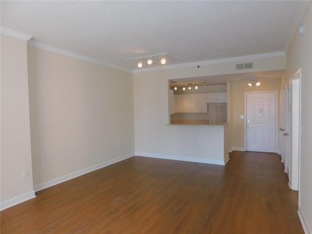 1 bedroom, 1 bathroom, 764 sq ft condominium for sale at 1101 Juniper Street 914, Atlanta, GA 30309 — photo 3