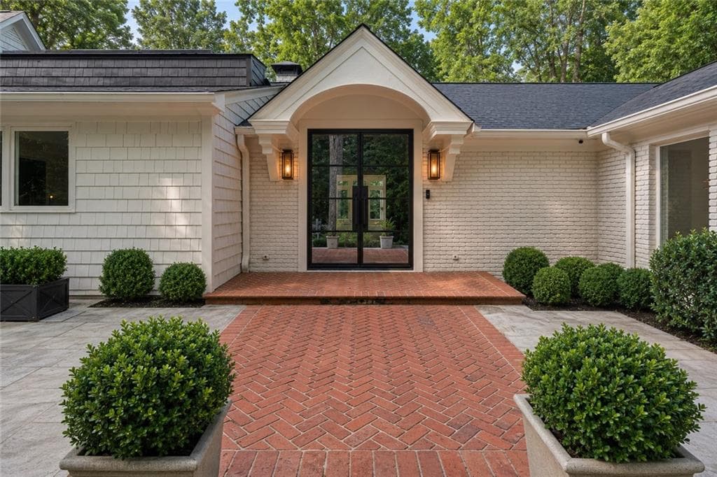 4 bedroom, 5 bathroom, 5,473 sq ft single family residence for sale at 366 Blackland Road, Atlanta, GA 30342 — photo 6