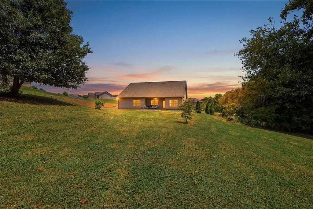 5 bedroom, 3 bathroom, 2,870 sq ft single family residence for sale at 5911 Wauka Valley Pass, Clermont, GA 30527 — photo 4
