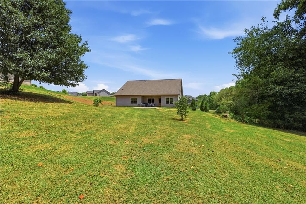 5 bedroom, 3 bathroom, 2,870 sq ft single family residence for sale at 5911 Wauka Valley Pass, Clermont, GA 30527 — photo 5