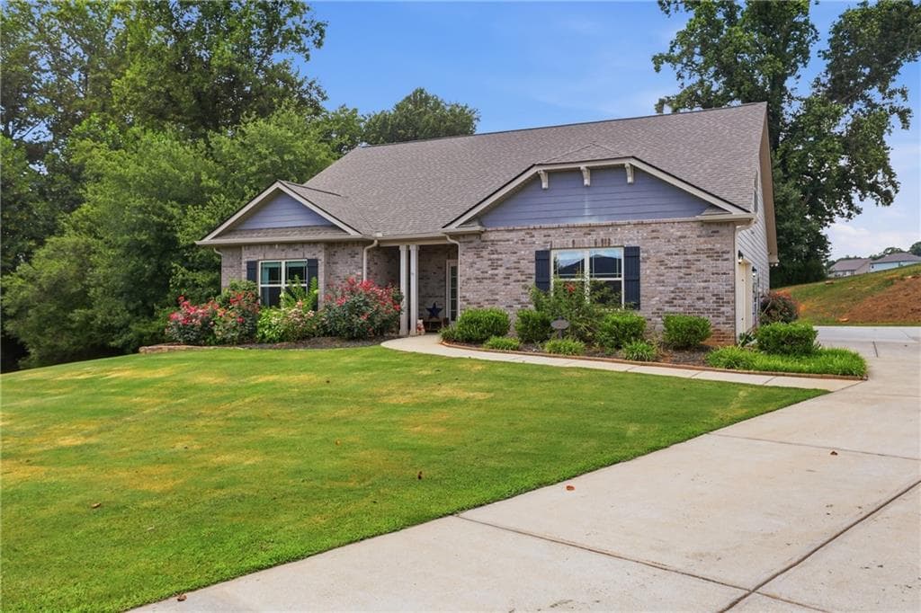 5 bedroom, 3 bathroom, 2,870 sq ft single family residence for sale at 5911 Wauka Valley Pass, Clermont, GA 30527 — photo 9