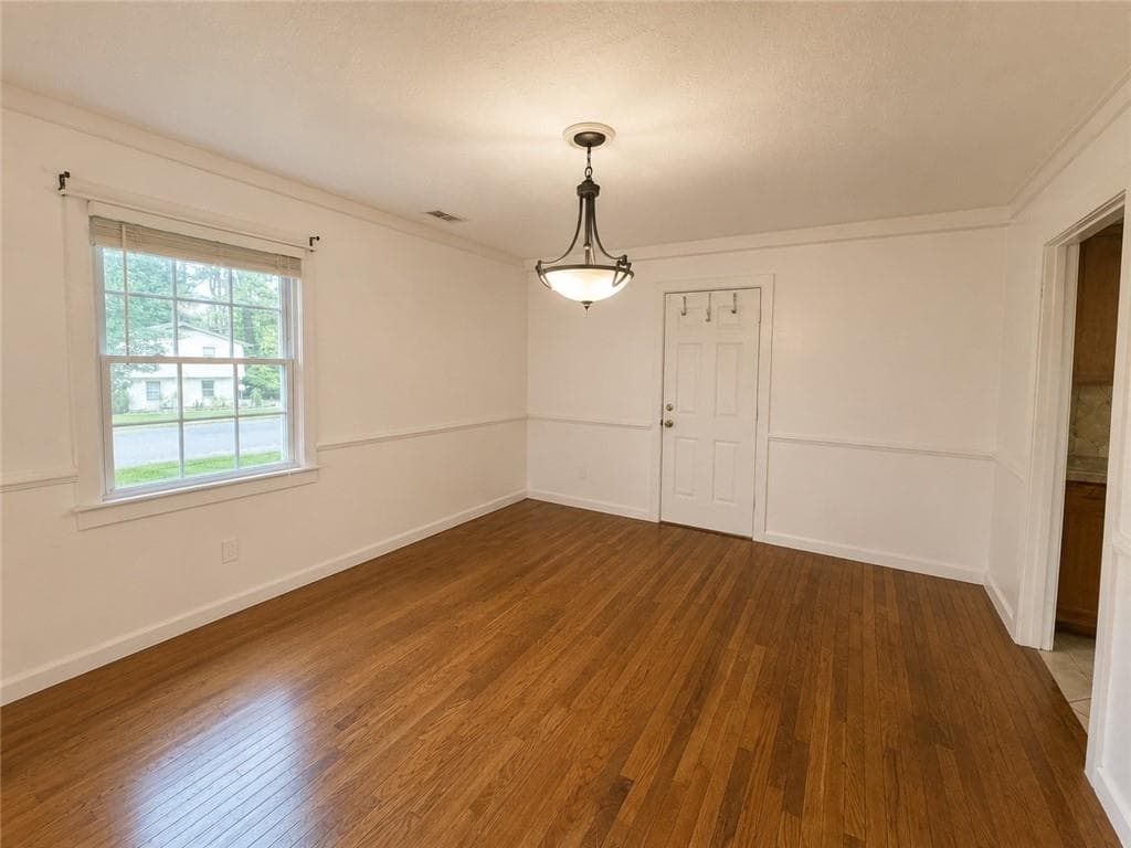 4 bedroom, 2 bathroom, 1,562 sq ft single family residence under contract at 3414 Twin Village Lane, Snellville, GA 30039 — photo 6