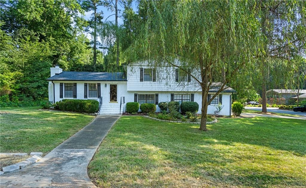 3 bedroom, 3 bathroom, 1,777 sq ft single family residence under contract at 1236 Country Pine Drive, Ellenwood, GA 30294