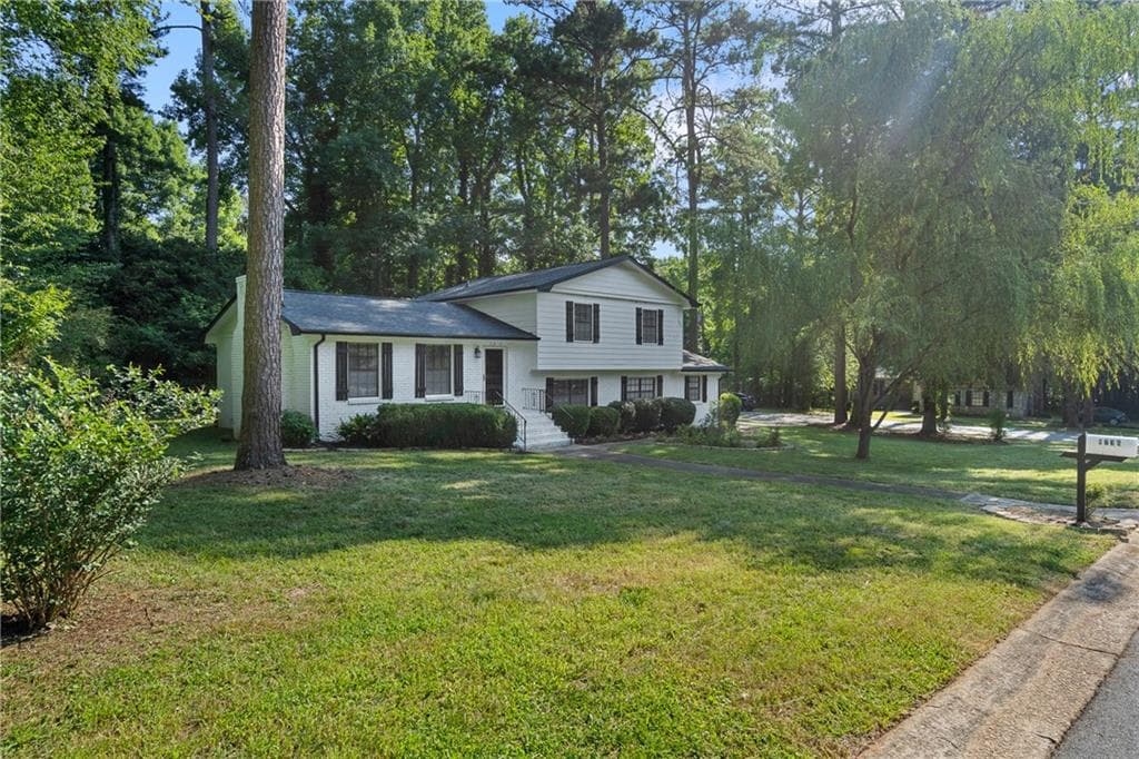 3 bedroom, 3 bathroom, 1,777 sq ft single family residence under contract at 1236 Country Pine Drive, Ellenwood, GA 30294 — photo 3