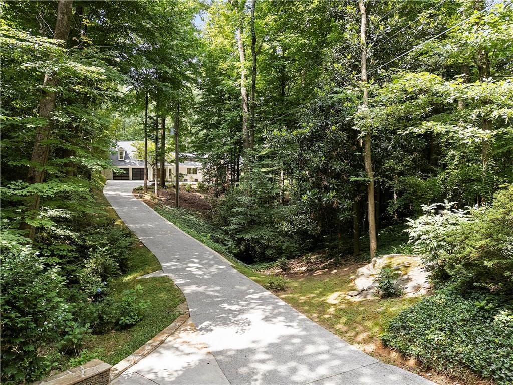 4 bedroom, 5 bathroom, 5,473 sq ft single family residence for sale at 366 Blackland Road, Atlanta, GA 30342 — photo 4