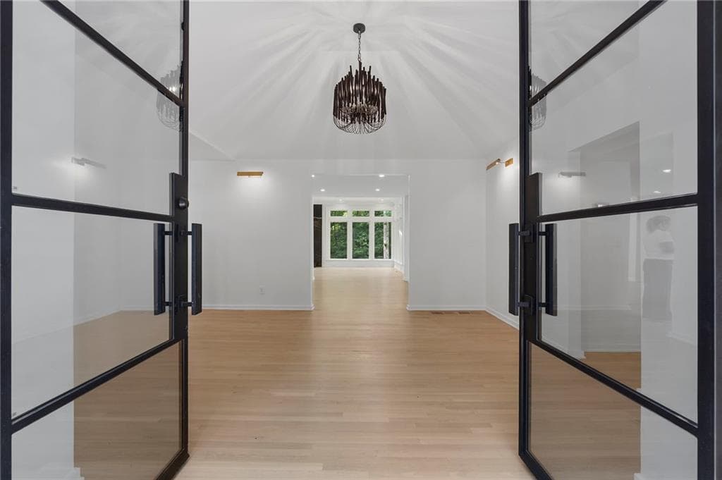 4 bedroom, 5 bathroom, 5,473 sq ft single family residence for sale at 366 Blackland Road, Atlanta, GA 30342 — photo 7