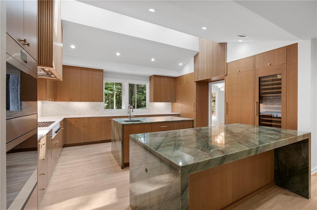 4 bedroom, 5 bathroom, 5,473 sq ft single family residence for sale at 366 Blackland Road, Atlanta, GA 30342 — photo 10
