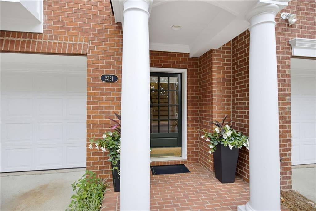 4 bedroom, 5 bathroom, 3,886 sq ft condominium under contract at 2321 English Ivy Court 22, Atlanta, GA 30339 — photo 4