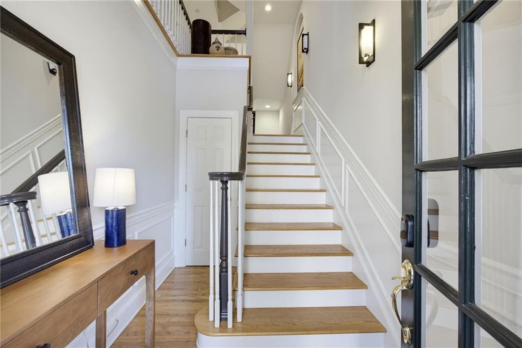 4 bedroom, 5 bathroom, 3,886 sq ft condominium under contract at 2321 English Ivy Court 22, Atlanta, GA 30339 — photo 5