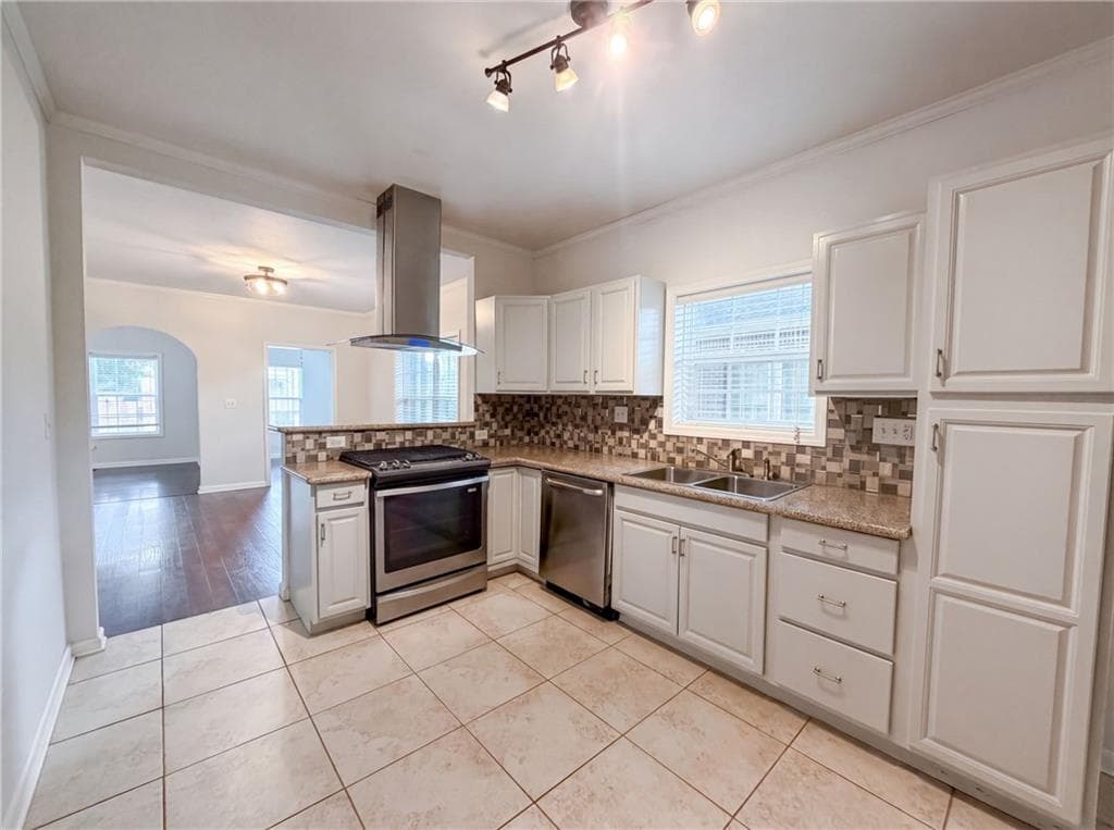 3 bedroom, 1 bathroom, 2,026 sq ft single family residence for sale at 1773 Sylvan Road, Atlanta, GA 30310 — photo 2