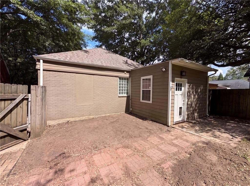 3 bedroom, 1 bathroom, 2,026 sq ft single family residence for sale at 1773 Sylvan Road, Atlanta, GA 30310 — photo 5