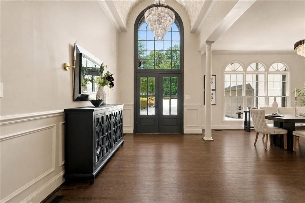 6 bedroom, 5 bathroom, 6,802 sq ft single family residence for sale at 945 Waters Reach Court, Alpharetta, GA 30022 — photo 4