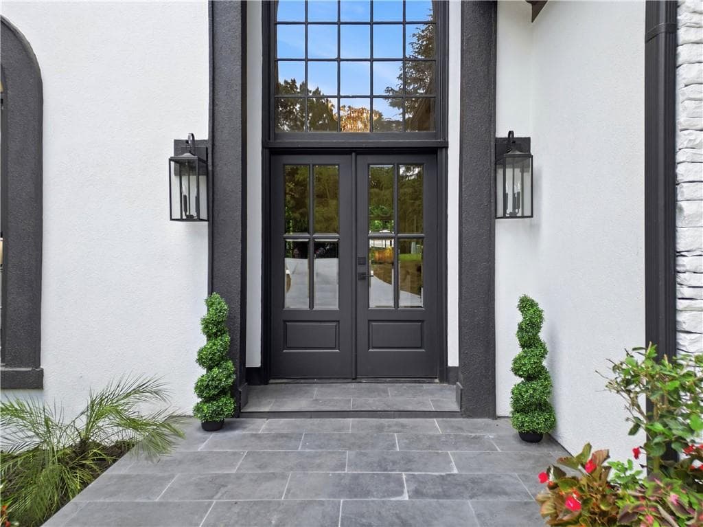 6 bedroom, 5 bathroom, 6,802 sq ft single family residence for sale at 945 Waters Reach Court, Alpharetta, GA 30022 — photo 3