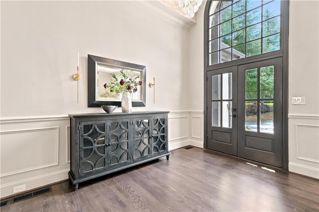 6 bedroom, 5 bathroom, 6,802 sq ft single family residence for sale at 945 Waters Reach Court, Alpharetta, GA 30022 — photo 5