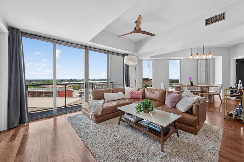 2 bedroom, 2 bathroom, 1,140 sq ft condominium for sale at 1100 Howell Mill Road 817, Atlanta, GA 30318 — photo 1 of 32