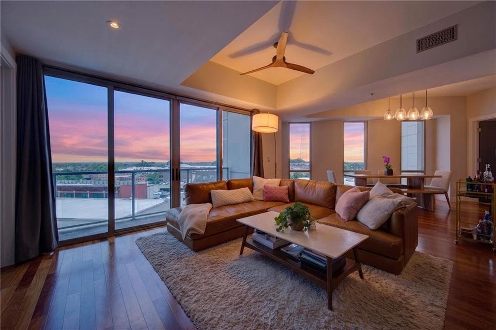 2 bedroom, 2 bathroom, 1,140 sq ft condominium for sale at 1100 Howell Mill Road 817, Atlanta, GA 30318 — photo 2