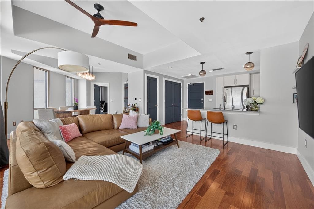 2 bedroom, 2 bathroom, 1,140 sq ft condominium for sale at 1100 Howell Mill Road 817, Atlanta, GA 30318 — photo 3