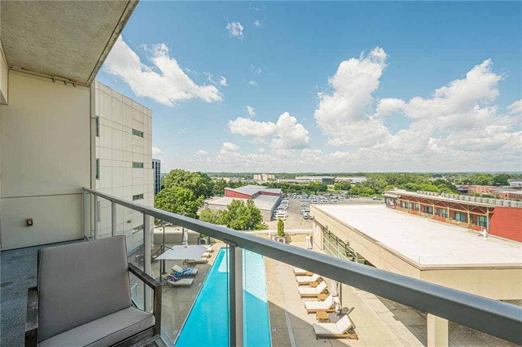 2 bedroom, 2 bathroom, 1,140 sq ft condominium for sale at 1100 Howell Mill Road 817, Atlanta, GA 30318 — photo 5