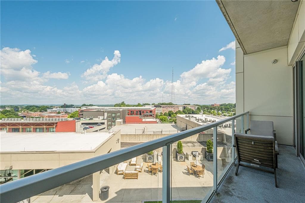2 bedroom, 2 bathroom, 1,140 sq ft condominium for sale at 1100 Howell Mill Road 817, Atlanta, GA 30318 — photo 6