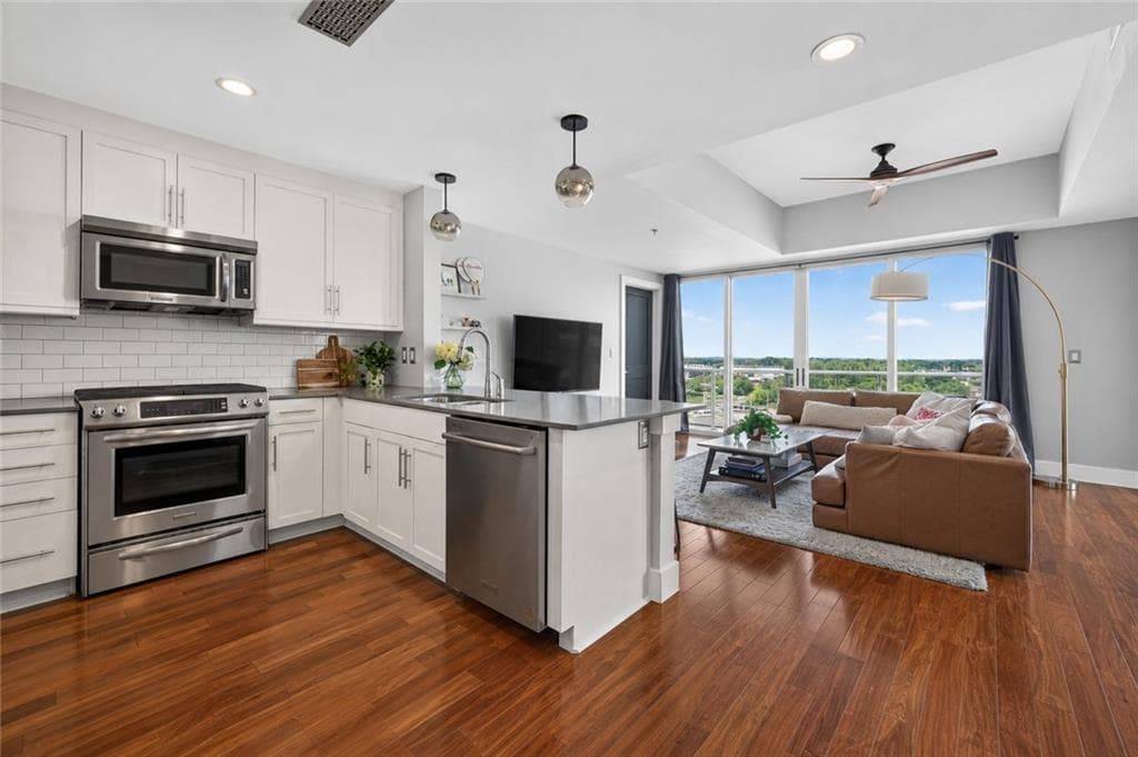 2 bedroom, 2 bathroom, 1,140 sq ft condominium for sale at 1100 Howell Mill Road 817, Atlanta, GA 30318 — photo 9