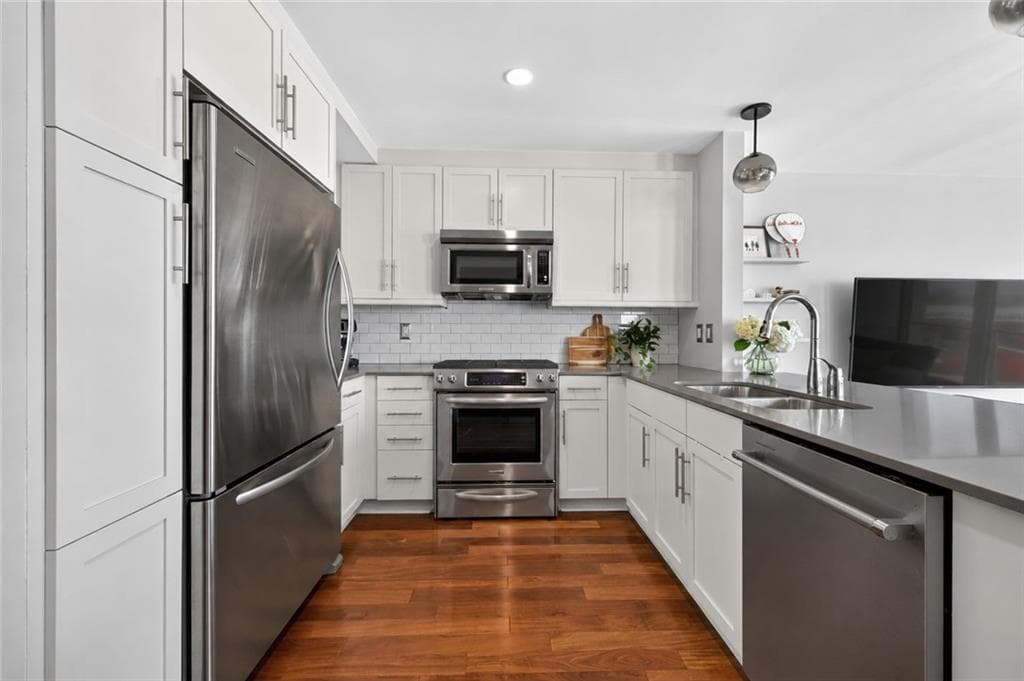 2 bedroom, 2 bathroom, 1,140 sq ft condominium for sale at 1100 Howell Mill Road 817, Atlanta, GA 30318 — photo 10