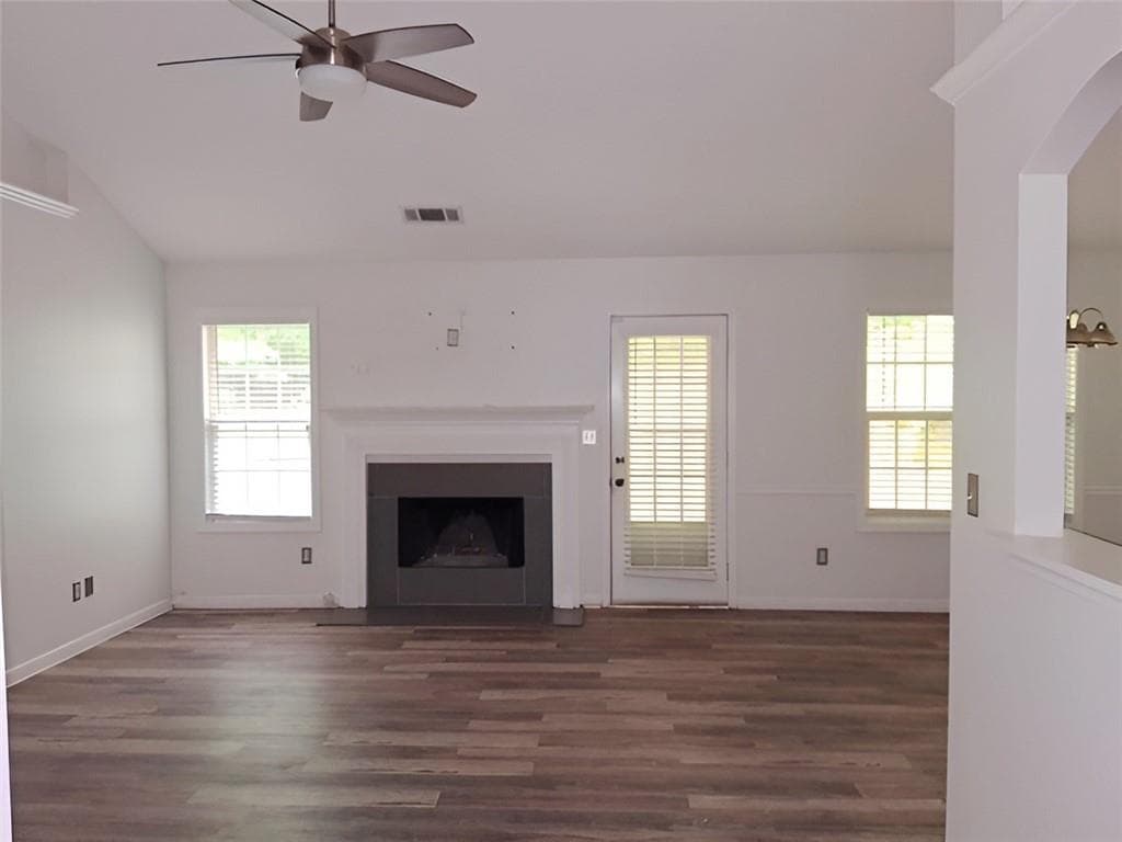 3 bedroom, 2 bathroom, 1,268 sq ft single family residence under contract at 300 Lakeside Drive, Covington, GA 30016 — photo 3