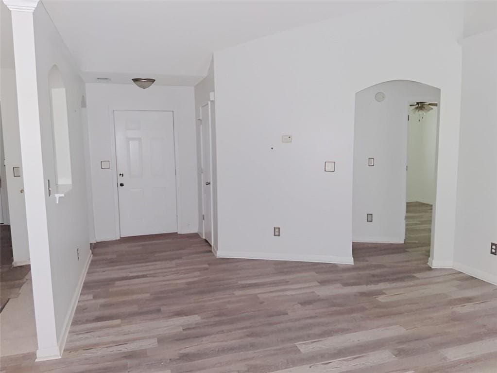3 bedroom, 2 bathroom, 1,268 sq ft single family residence under contract at 300 Lakeside Drive, Covington, GA 30016 — photo 5