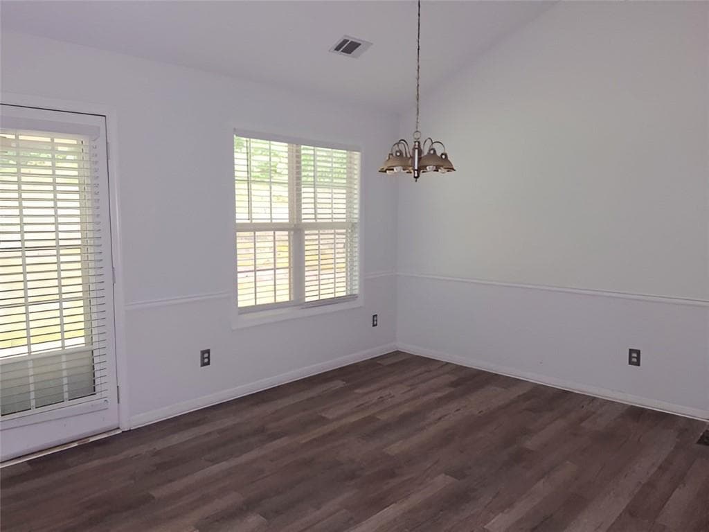 3 bedroom, 2 bathroom, 1,268 sq ft single family residence under contract at 300 Lakeside Drive, Covington, GA 30016 — photo 8