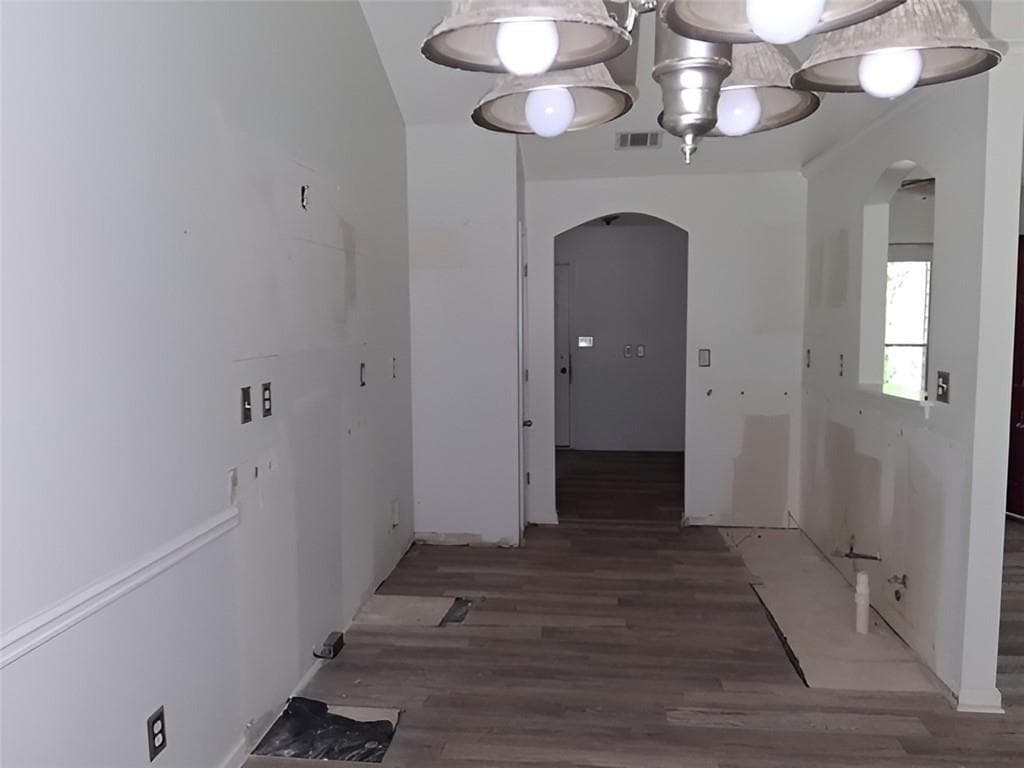 3 bedroom, 2 bathroom, 1,268 sq ft single family residence under contract at 300 Lakeside Drive, Covington, GA 30016 — photo 10
