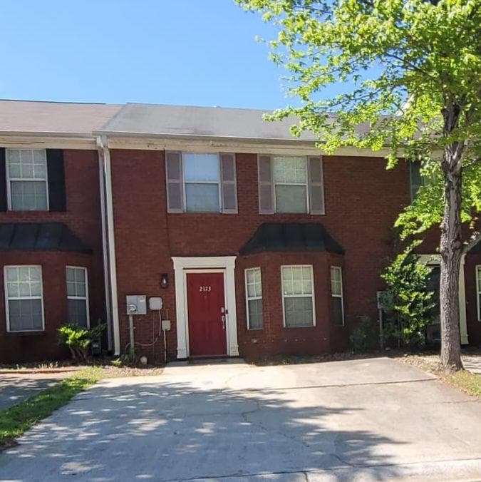 2 bedroom, 3 bathroom, 1,372 sq ft townhouse for sale at 2173 Wind Gate Court, Lithonia, GA 30058 — photo 1 of 26