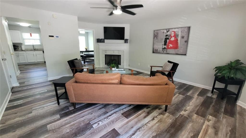 2 bedroom, 3 bathroom, 1,372 sq ft townhouse for sale at 2173 Wind Gate Court, Lithonia, GA 30058 — photo 2