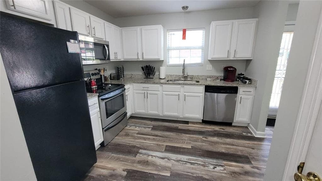 2 bedroom, 3 bathroom, 1,372 sq ft townhouse for sale at 2173 Wind Gate Court, Lithonia, GA 30058 — photo 3