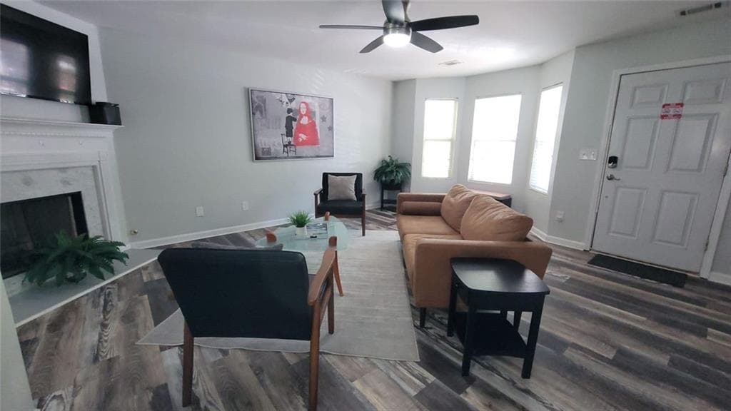 2 bedroom, 3 bathroom, 1,372 sq ft townhouse for sale at 2173 Wind Gate Court, Lithonia, GA 30058 — photo 5