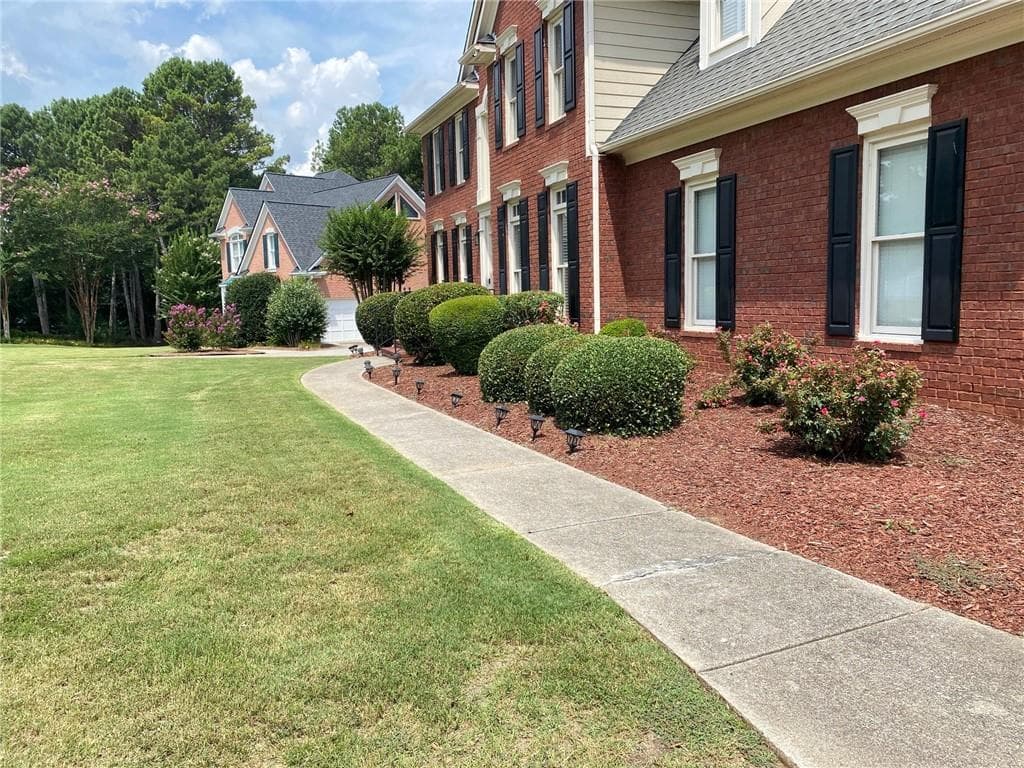 5 bedroom, 4 bathroom, 3,980 sq ft single family residence for sale at 2705 Montclair Place, Snellville, GA 30078 — photo 3