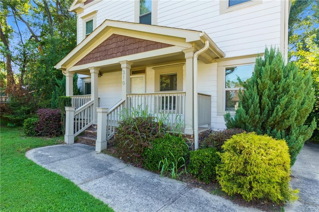 4 bedroom, 3 bathroom, 2,560 sq ft single family residence for sale at 310 Ashburton Avenue, Atlanta, GA 30317 — photo 3