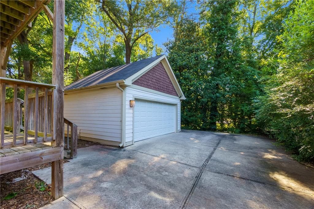 4 bedroom, 3 bathroom, 2,560 sq ft single family residence for sale at 310 Ashburton Avenue, Atlanta, GA 30317 — photo 4