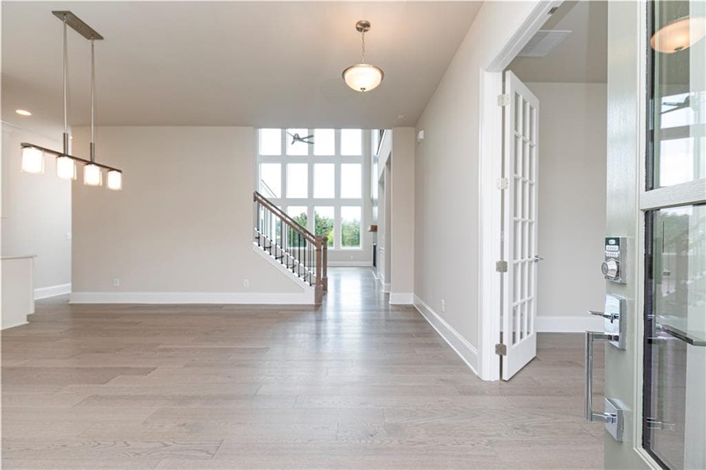 5 bedroom, 6 bathroom, 3,585 sq ft single family residence for sale at 5525 Misty Glen Lane, Cumming, GA 30040 — photo 5