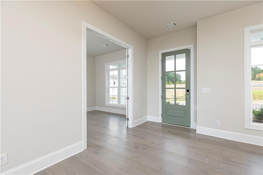 5 bedroom, 6 bathroom, 3,585 sq ft single family residence for sale at 5525 Misty Glen Lane, Cumming, GA 30040 — photo 6
