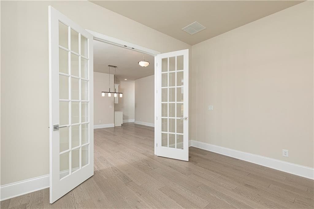 5 bedroom, 6 bathroom, 3,585 sq ft single family residence for sale at 5525 Misty Glen Lane, Cumming, GA 30040 — photo 9