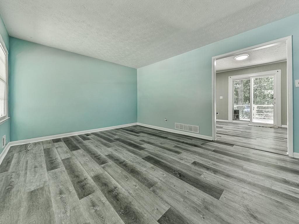 3 bedroom, 2 bathroom, 1,205 sq ft single family residence for sale at 2005 Knightsbridge Road, Kennesaw, GA 30144 — photo 4