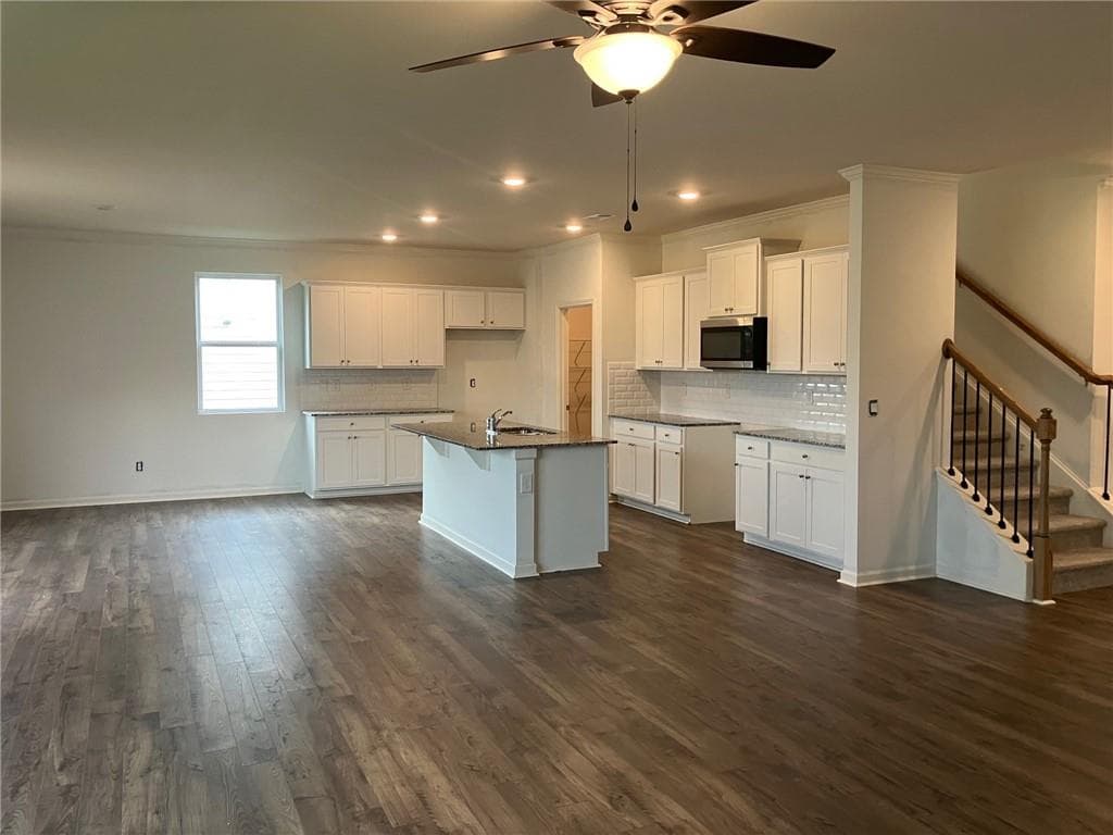 5 bedroom, 3 bathroom, 3,208 sq ft single family residence for sale at 4181 Oakhurst Drive, Fairburn, GA 30213 — photo 3