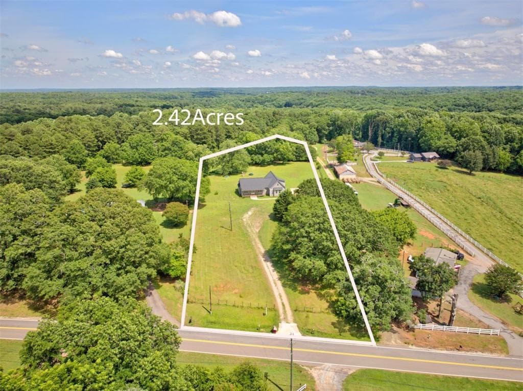 4 bedroom, 3 bathroom, 2,516 sq ft single family residence for sale at 309 Dunahoo Road, Winder, GA 30680 — photo 2