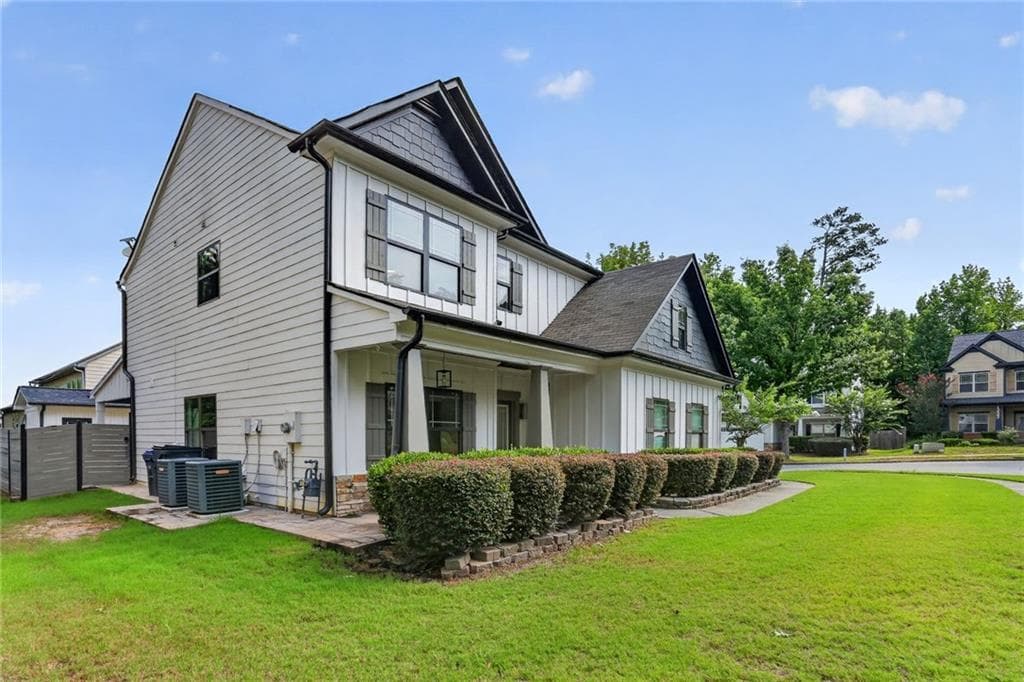 4 bedroom, 3 bathroom, 2,303 sq ft single family residence for sale at 1666 Stoney Chase Drive, Lawrenceville, GA 30044 — photo 2