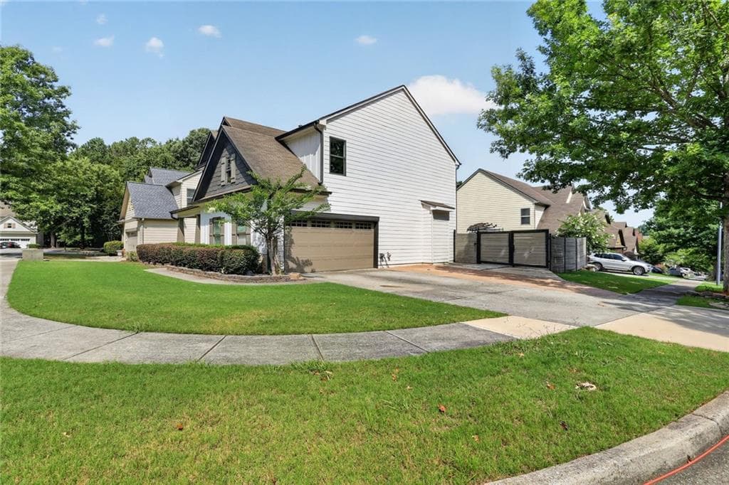 4 bedroom, 3 bathroom, 2,303 sq ft single family residence for sale at 1666 Stoney Chase Drive, Lawrenceville, GA 30044 — photo 3
