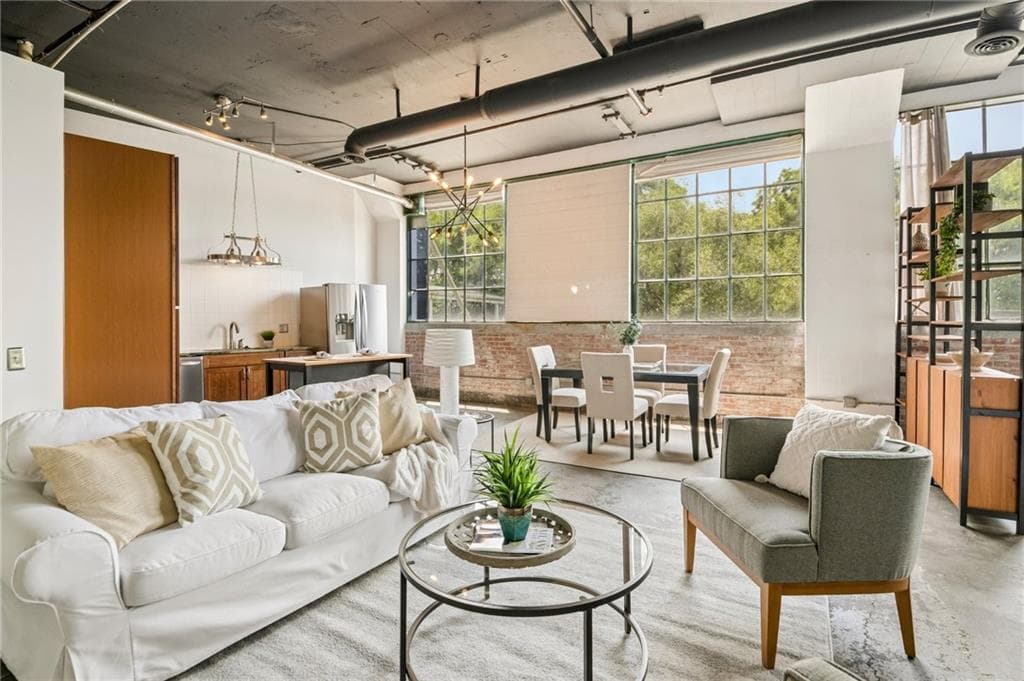 1 bedroom, 1 bathroom, 1,030 sq ft condominium sold at 881 Memorial Drive 119, Atlanta, GA 30316